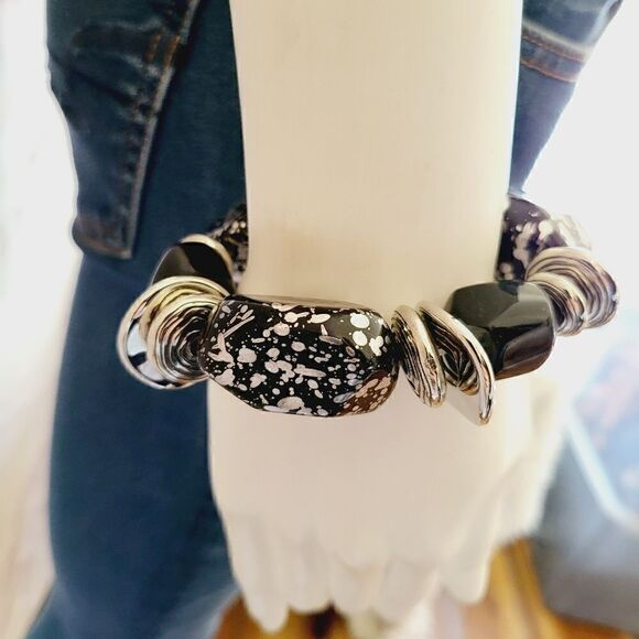 New in package adjustable lightweight bead bracelet - Picture 6 of 6